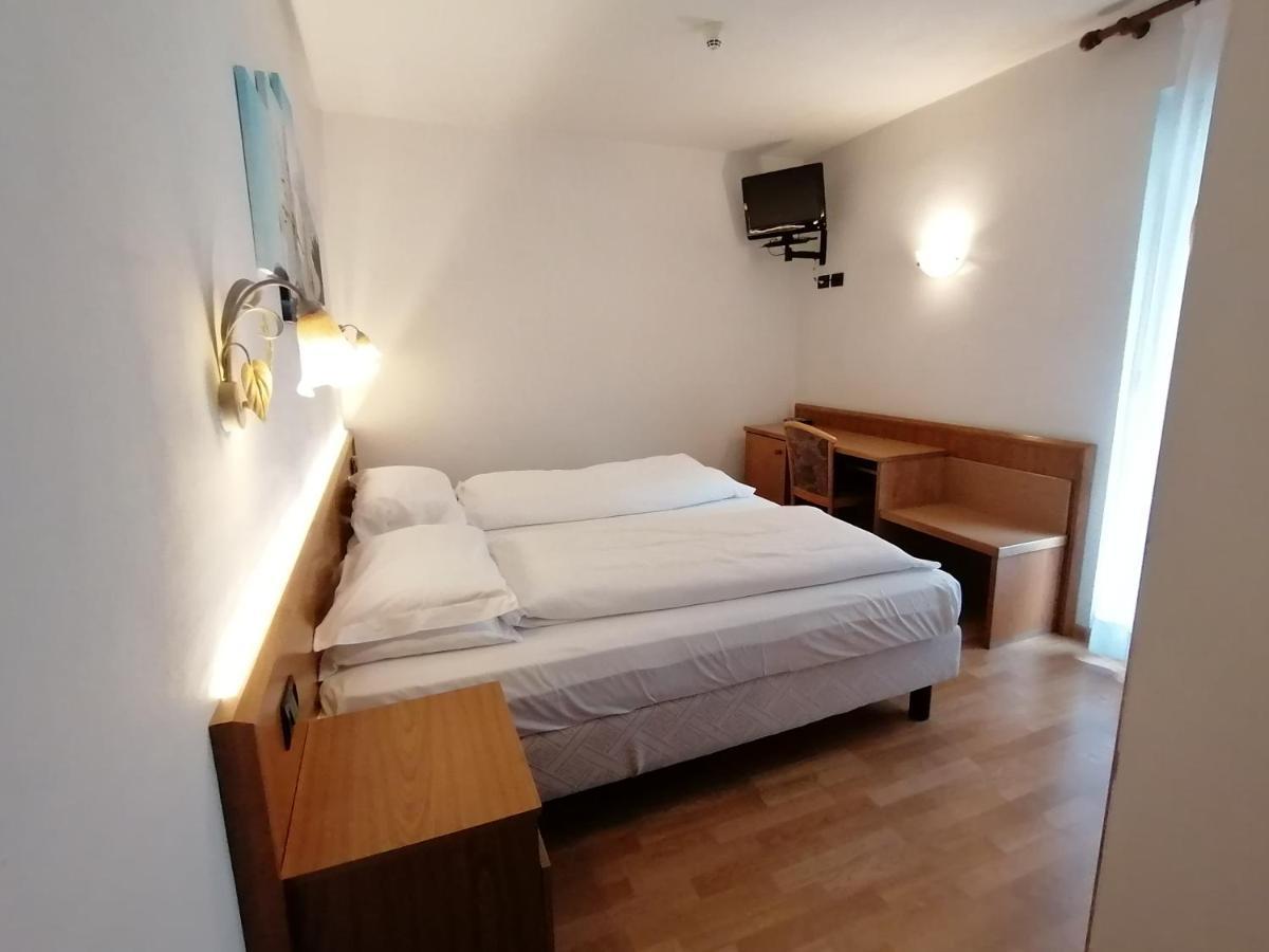 Hotel Denny 핀졸로 외부 사진
