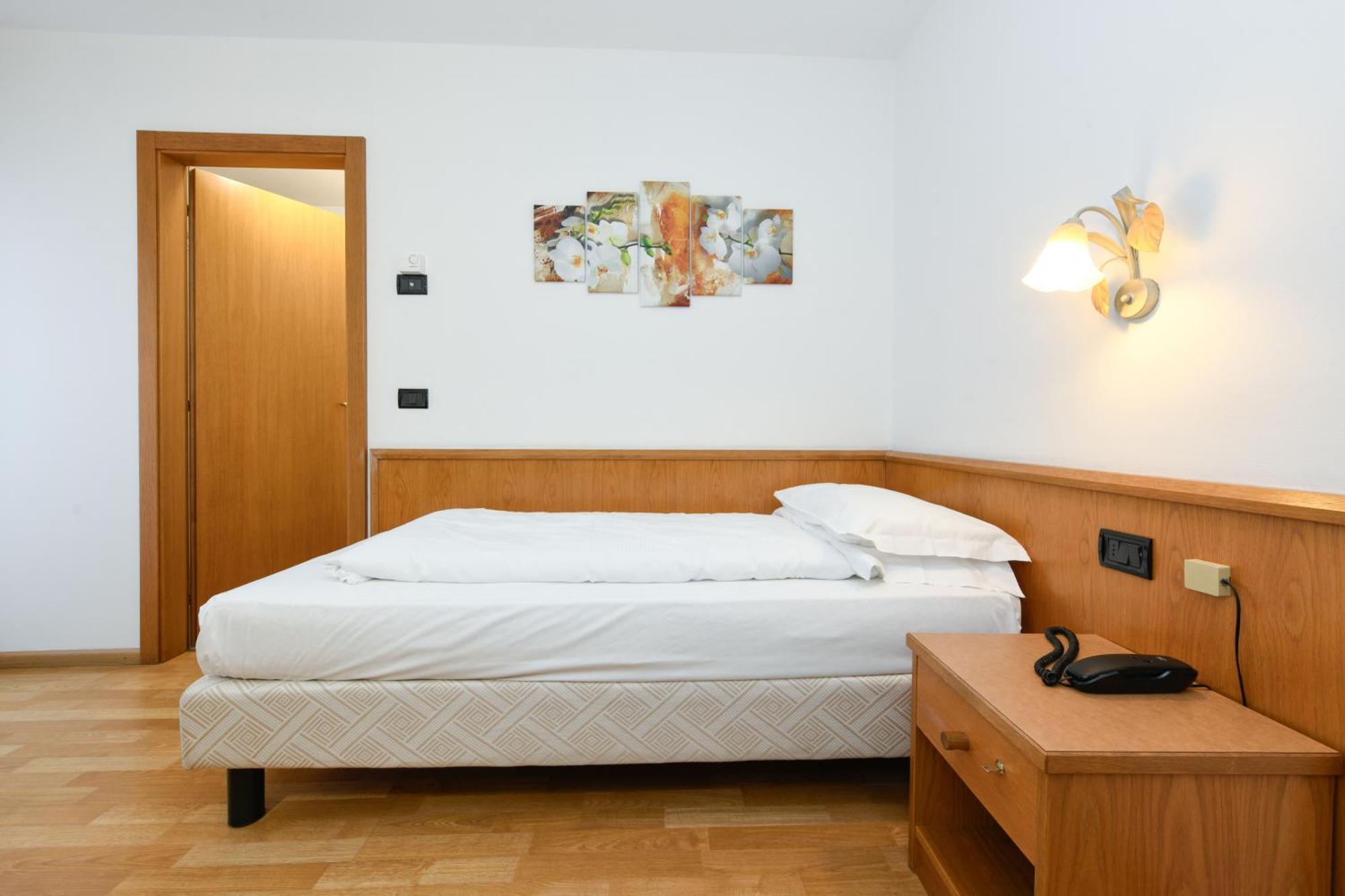 Hotel Denny 핀졸로 외부 사진